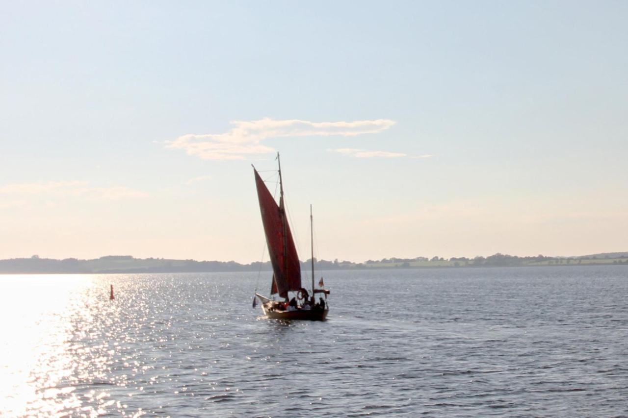 Strandnah Mit Terrasse, Gratis Nutzung Vom Ahoi Erlebnisbad Und Sauna In Sellin - Strandhaus Moenchgut Fewo06 Lobbe Exterior foto