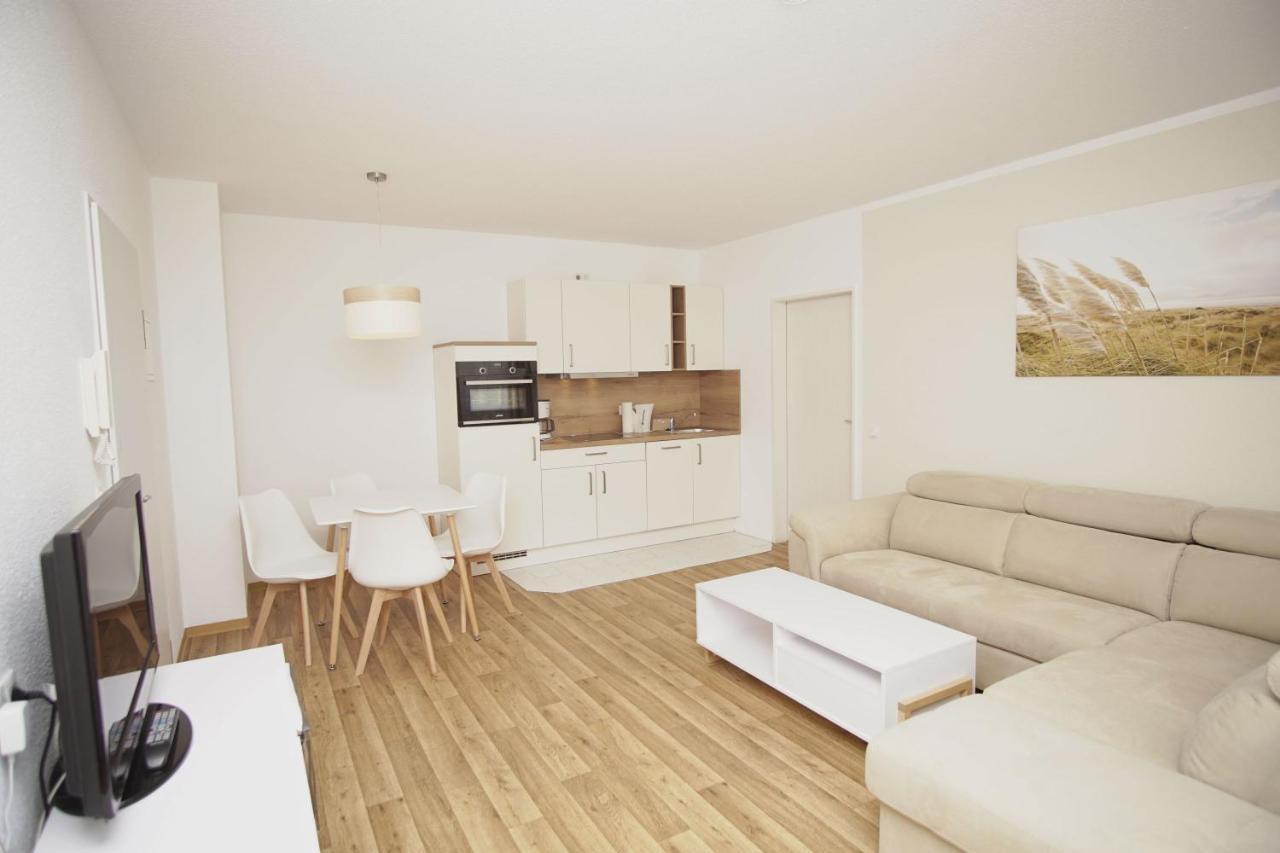 Strandnah Mit Terrasse, Gratis Nutzung Vom Ahoi Erlebnisbad Und Sauna In Sellin - Strandhaus Moenchgut Fewo06 Lobbe Exterior foto