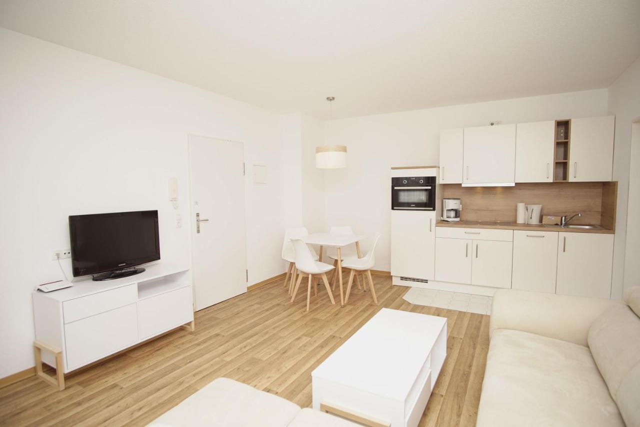 Strandnah Mit Terrasse, Gratis Nutzung Vom Ahoi Erlebnisbad Und Sauna In Sellin - Strandhaus Moenchgut Fewo06 Lobbe Exterior foto